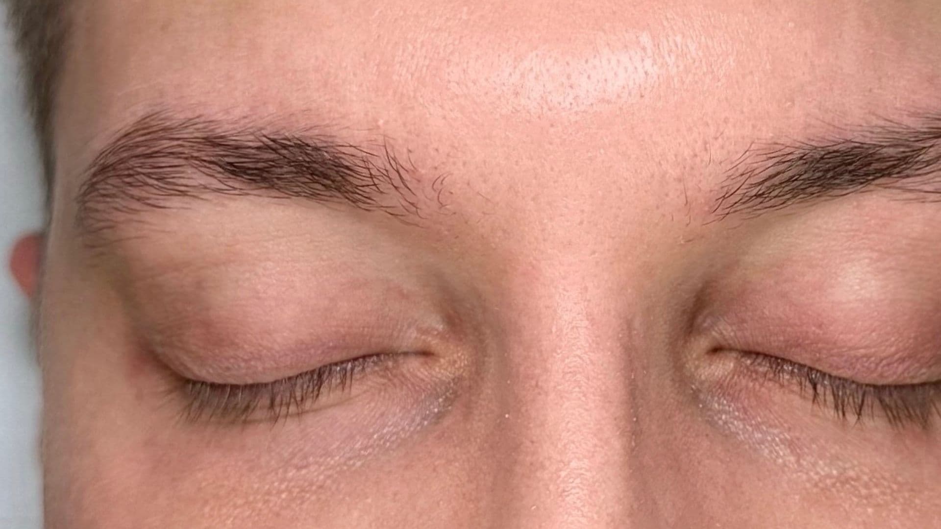 Trucco permanente sopracciglia - uomo